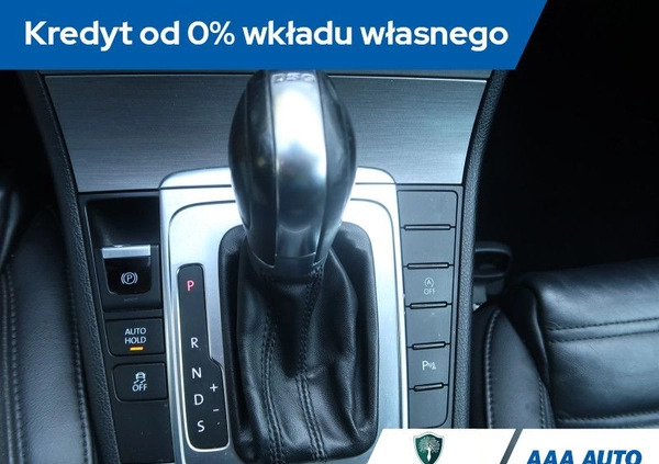 Volkswagen Passat cena 45000 przebieg: 205790, rok produkcji 2013 z Lesko małe 232